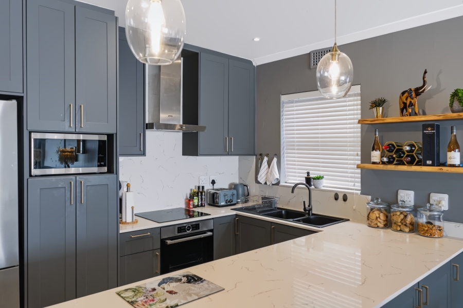 2 Bedroom Property for Sale in Sea Point Western Cape
